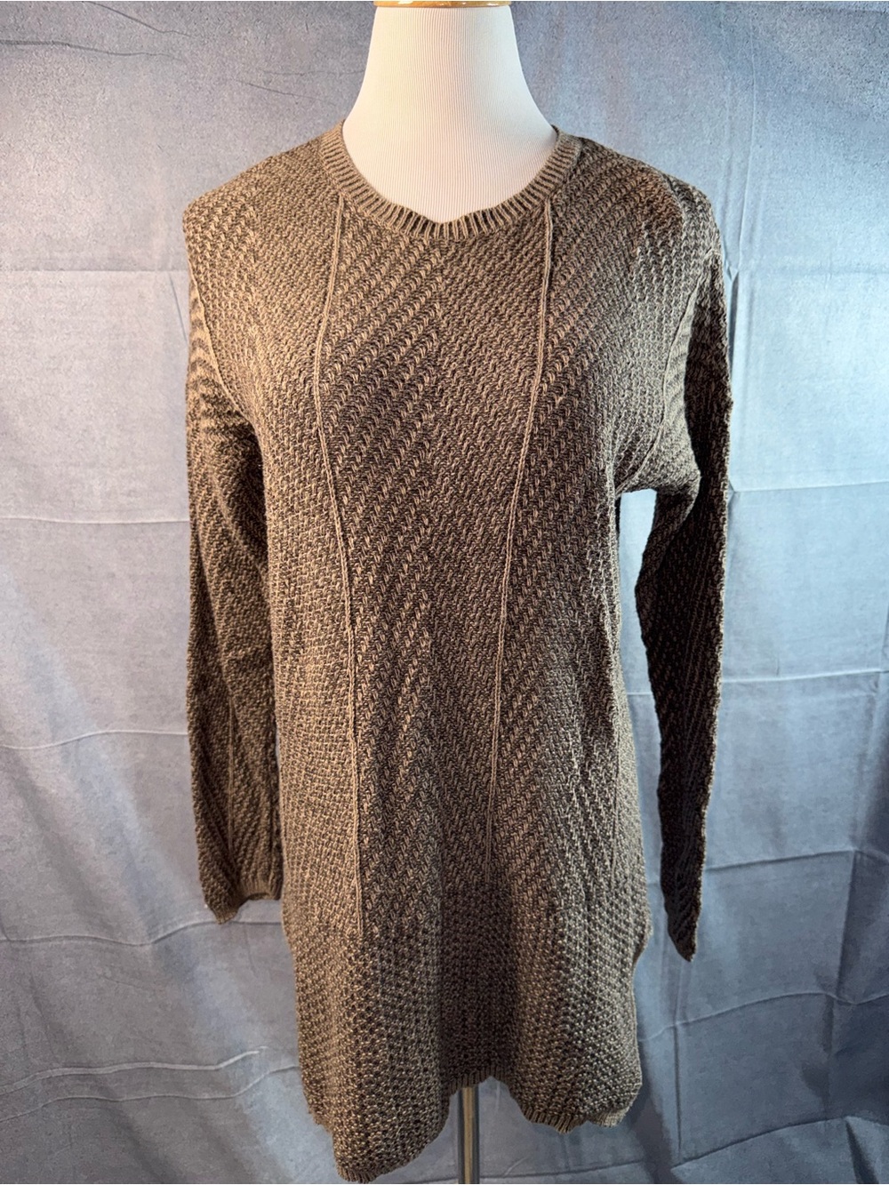 1619-eight eight eight Women's Brown Textured V‑Neck Sweater